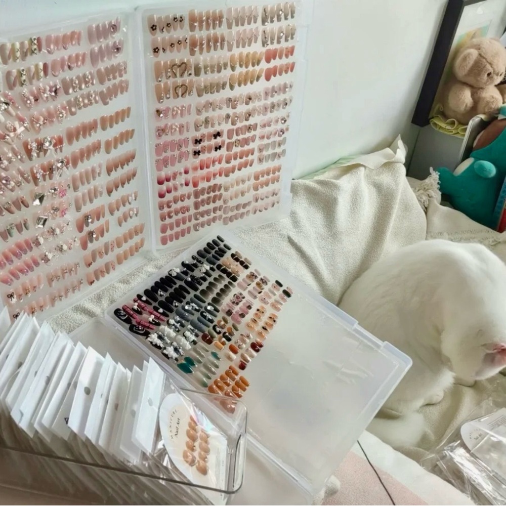🩵🩷💛❤️🤍$7 Press on Nails Set (15 pairs)